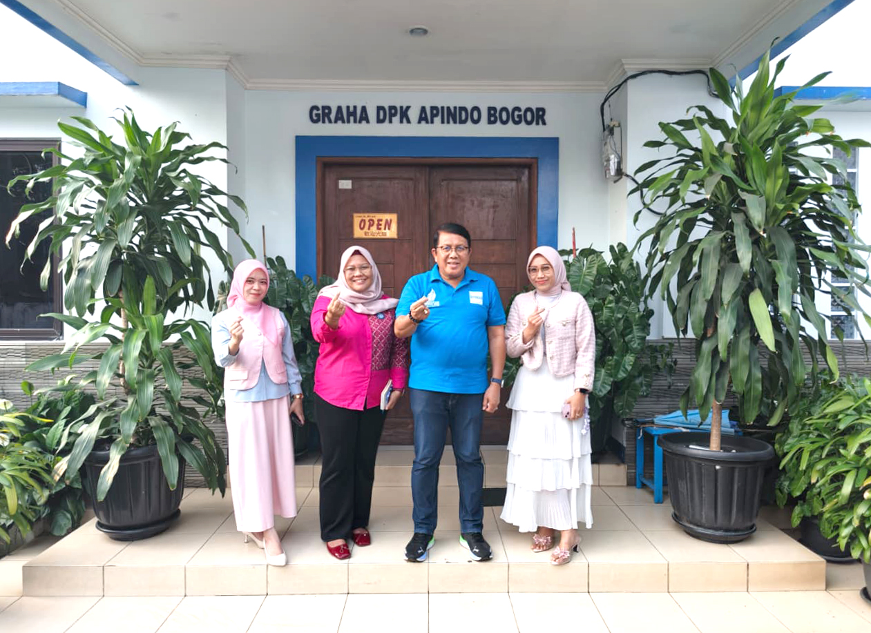 Pertemuan dengan Manajer dan Asisten Manajer Koperasi Fresh On Time
